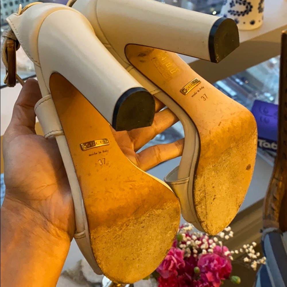 Gucci Lifford Leather Off White Sandal - Picture 9 of 9